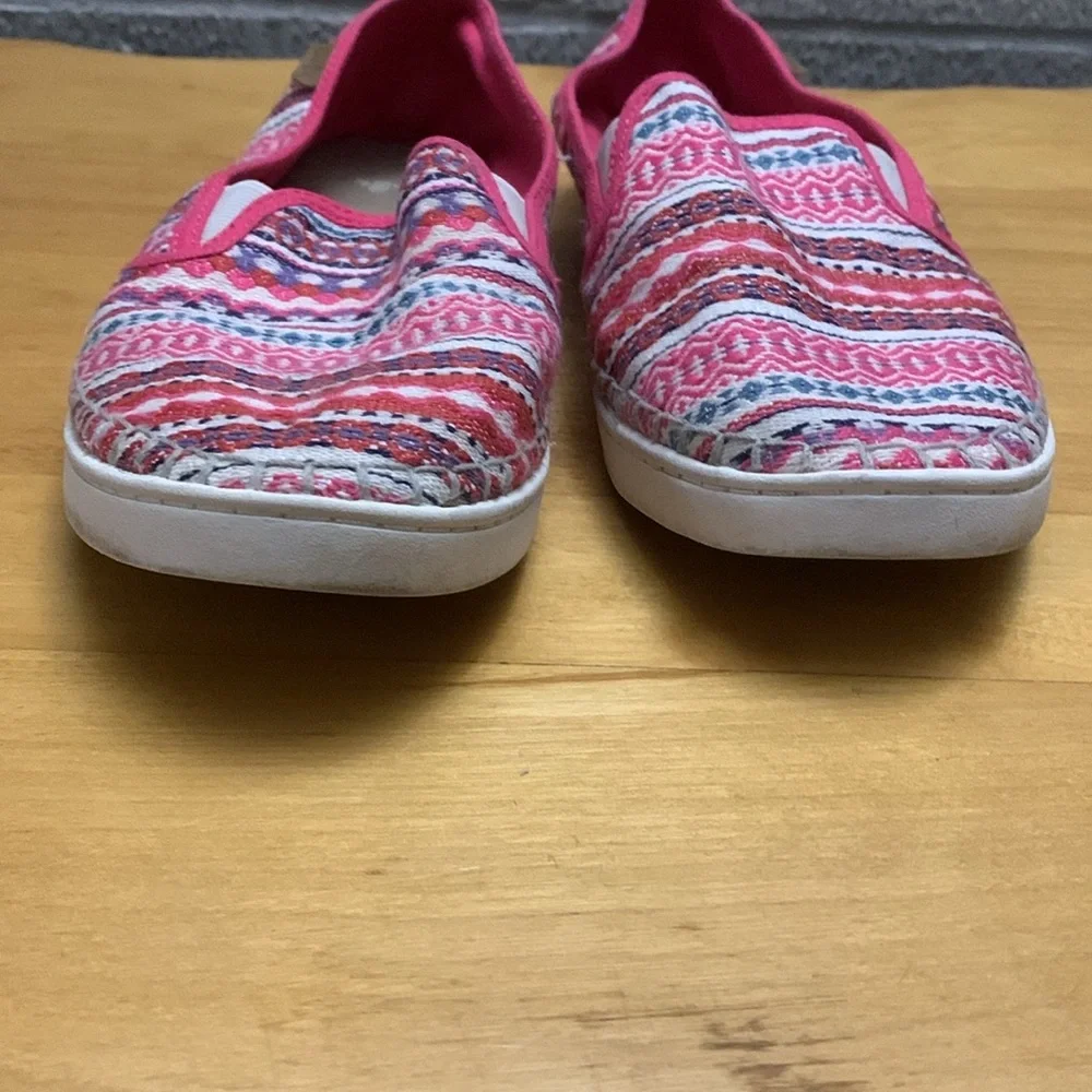 Sanuk Brook TX size 9 pink multi patterned fabric boho slip on shoe GUC